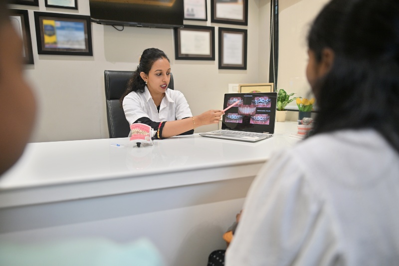 Post‑braces patient consultation at Elite Smiles of New Lenox in New Lenox, IL